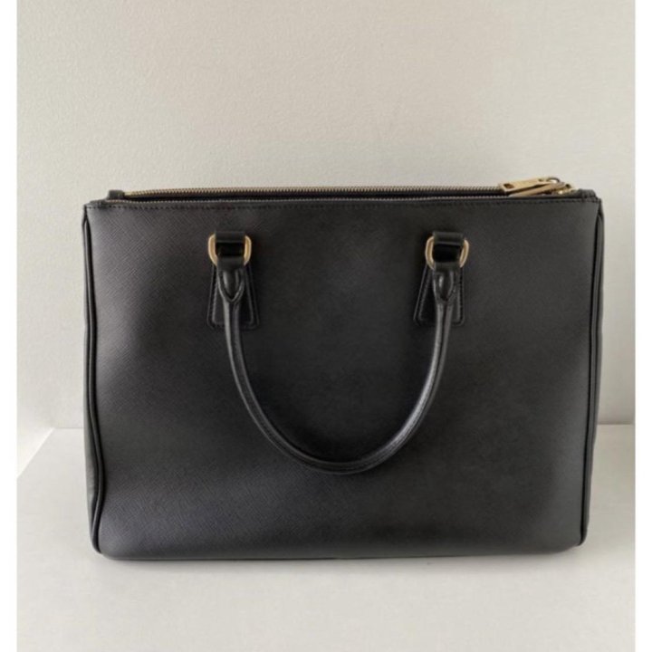 Сумка Prada модель Galleria