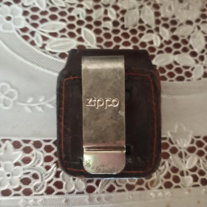 Кожаный чехол для зажигалки Zippo.