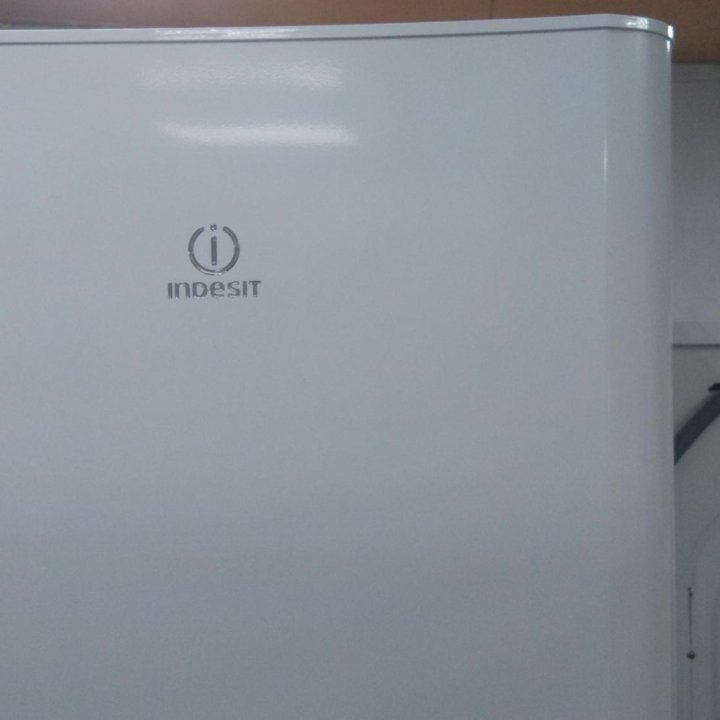 Холодильник indesit б/у 187 см