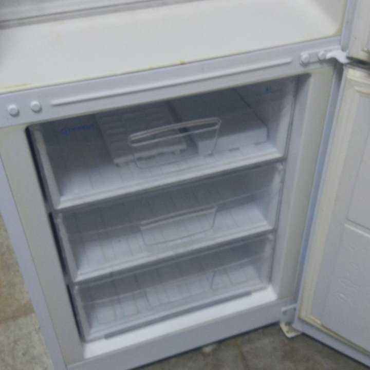 Холодильник indesit б/у 187 см