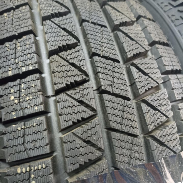 Зимняя резина 215/65 R-16 