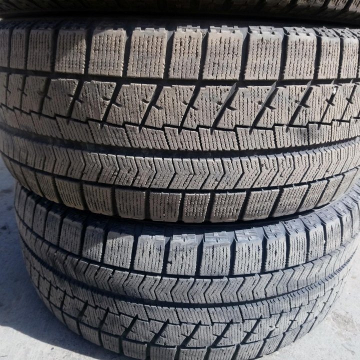 Комплект фирменных шин Bridgestone R16 205/55 Bliz