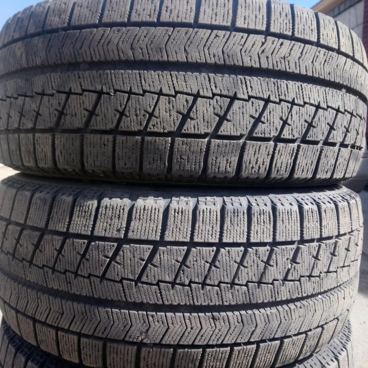 Комплект фирменных шин Bridgestone R16 205/55 Bliz