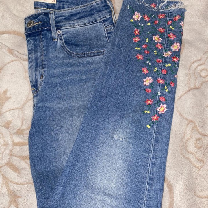 Джинсы левайс