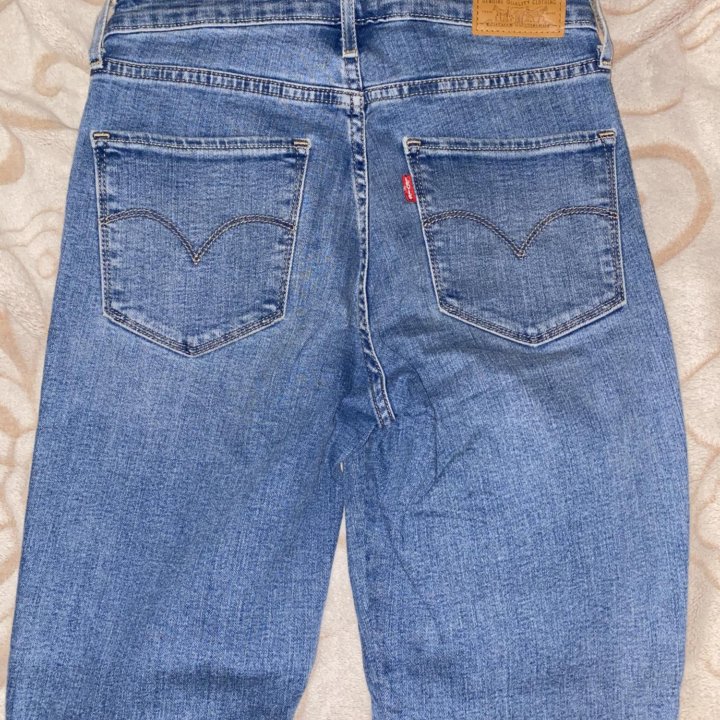 Джинсы левайс