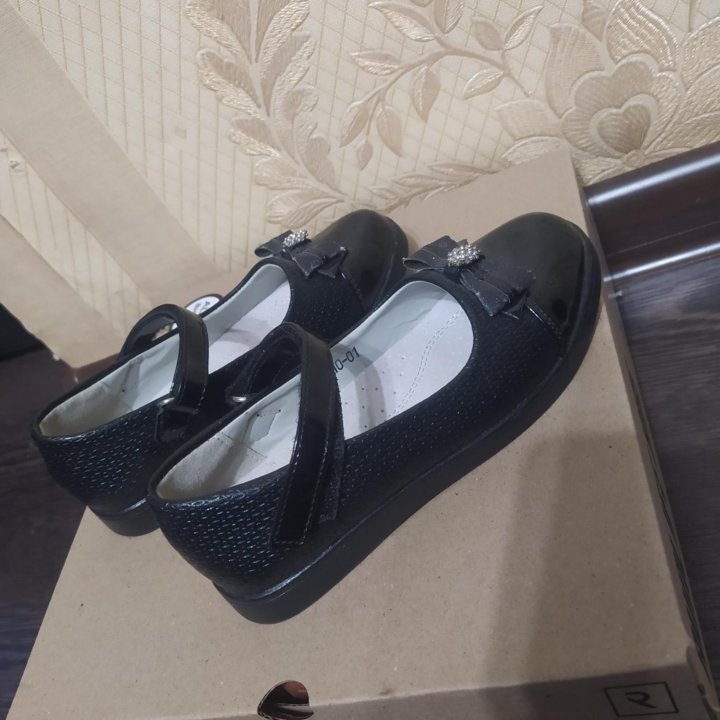 Детские туфли