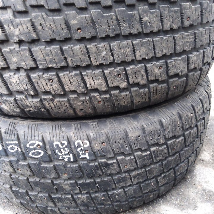 235 /60 R16