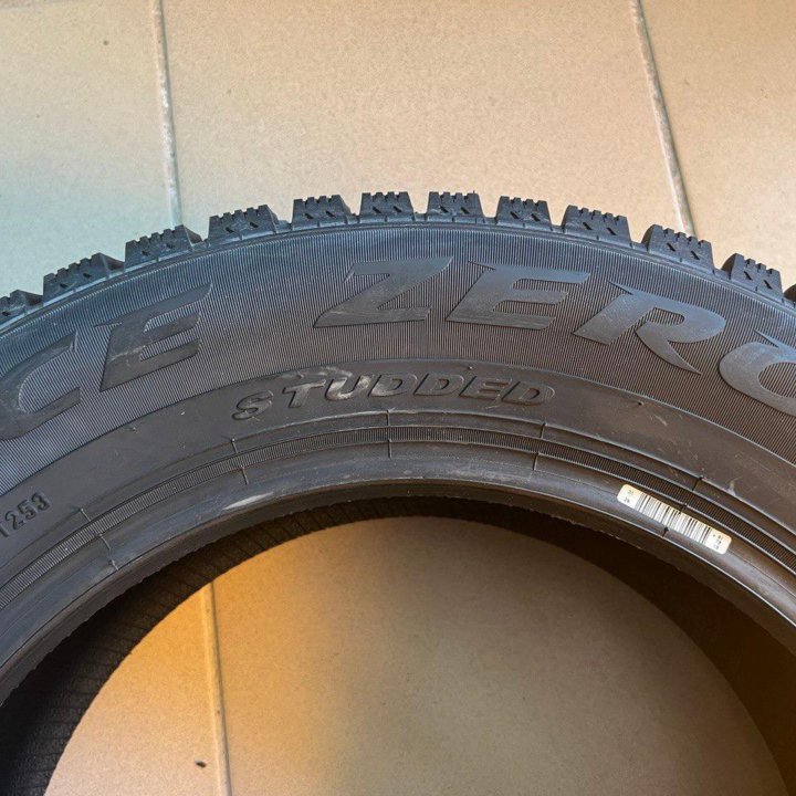 Pirelli Ice Zero 185/65 R15 92T