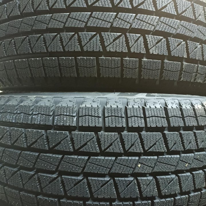 Зимняя резина 225/50 R-17 