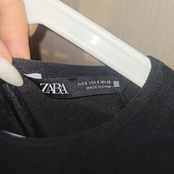 Платье Zara 42