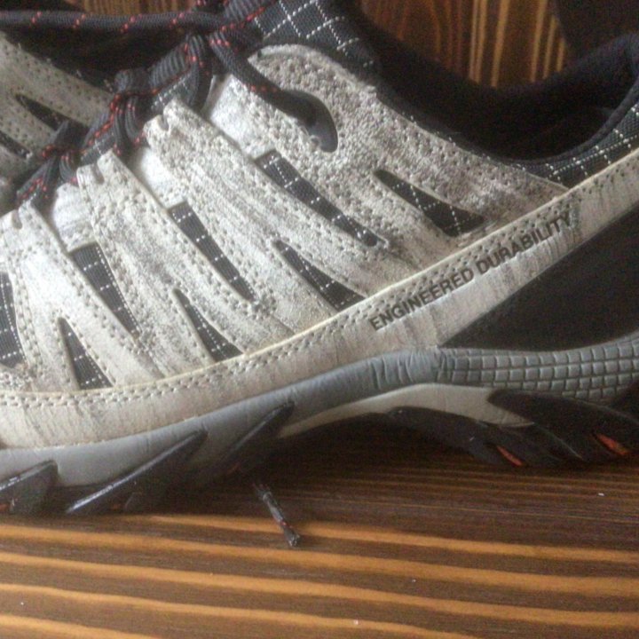 Кроссовки CAT