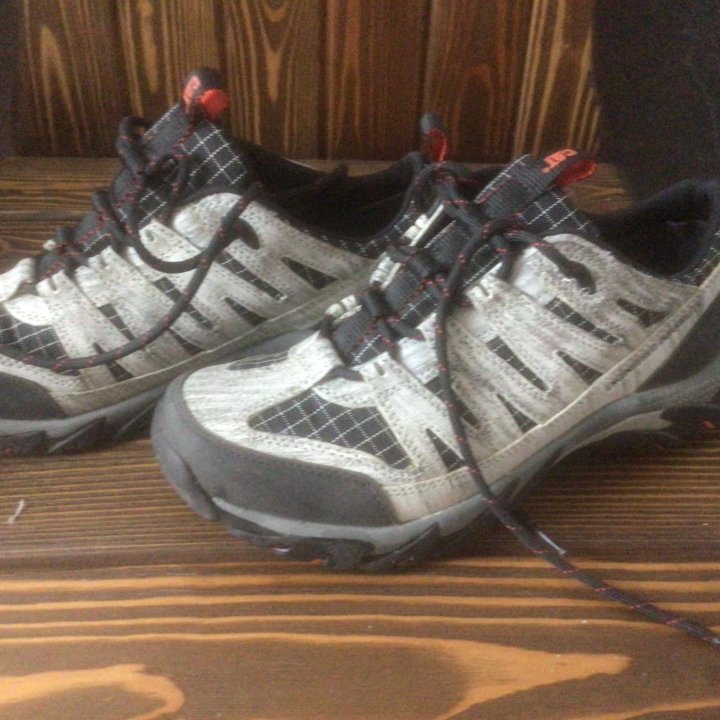 Кроссовки CAT