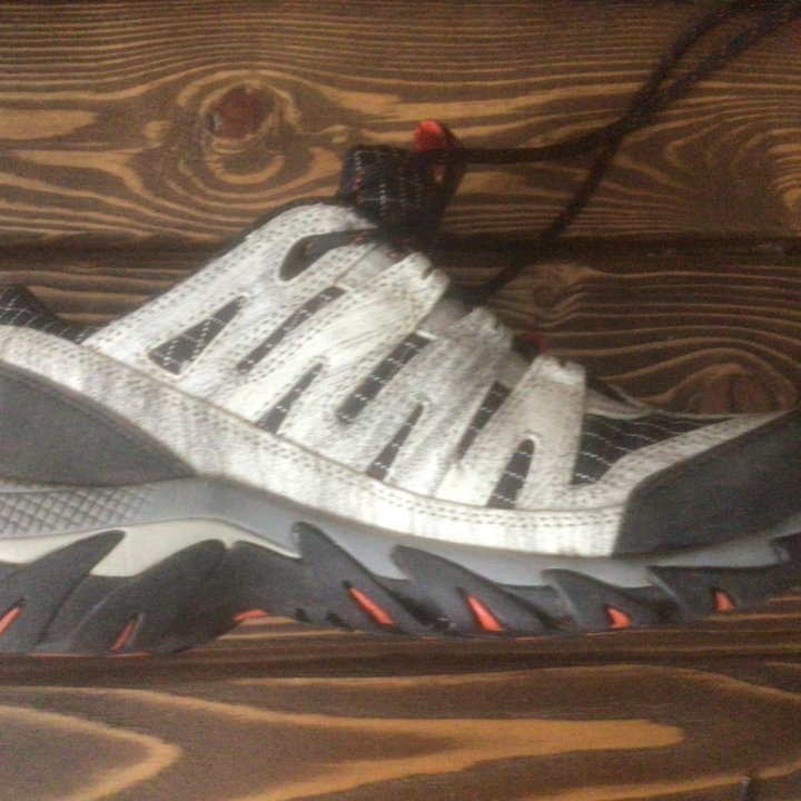 Кроссовки CAT