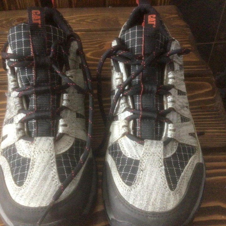 Кроссовки CAT