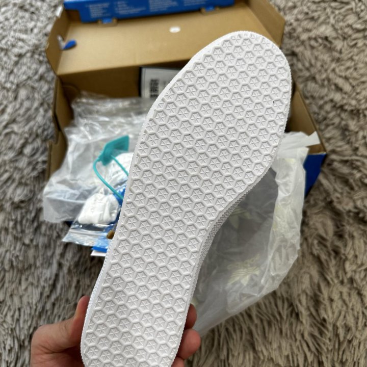 Кроссовки adidas