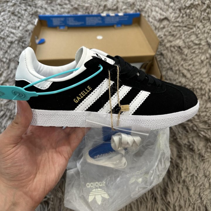 Кроссовки adidas