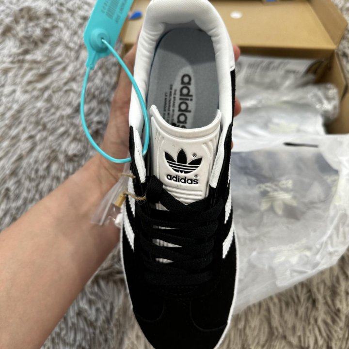 Кроссовки adidas