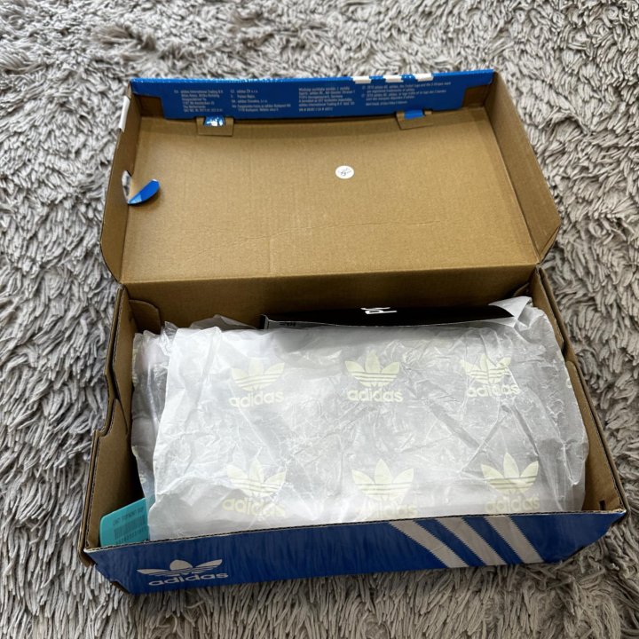 Кроссовки adidas