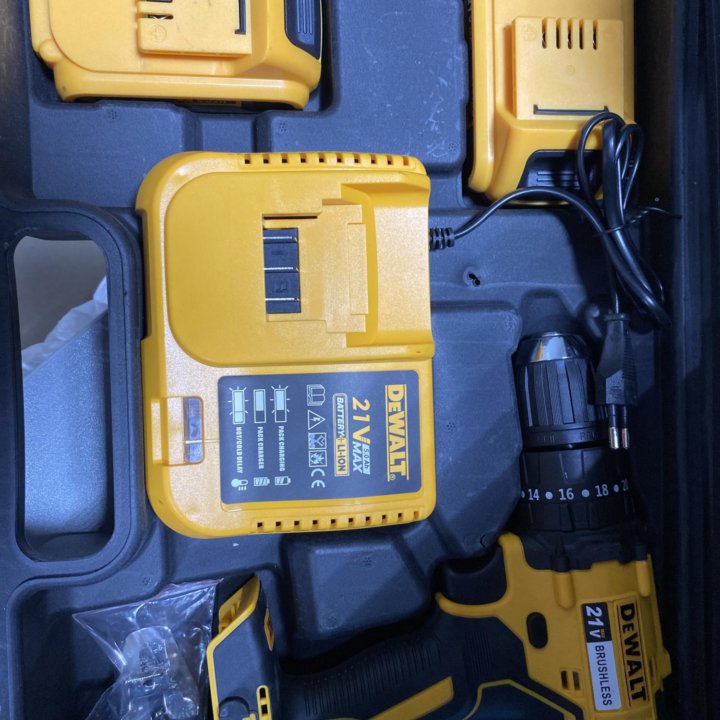 Шуруповерт DeWALT 21 v набор