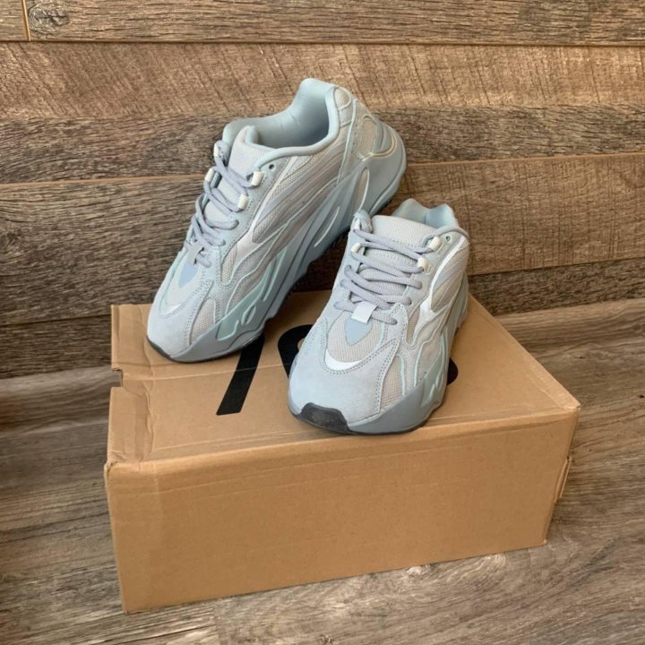 Кроссовки adidas yeezy boost 700