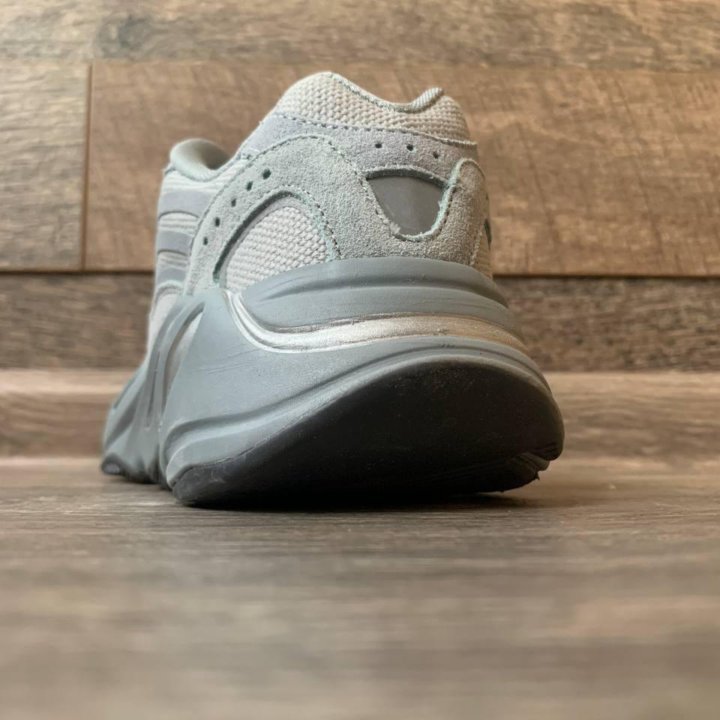 Кроссовки adidas yeezy boost 700