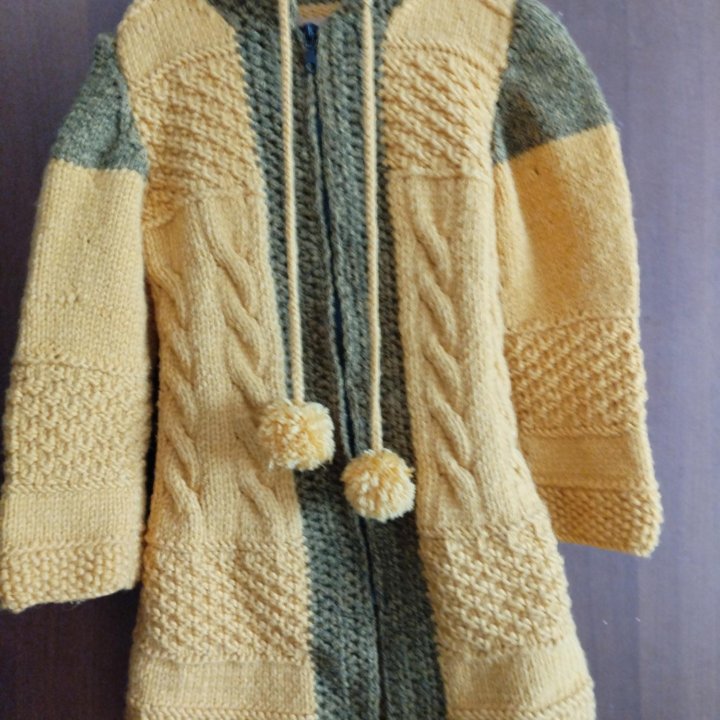 Пальто вязаное.