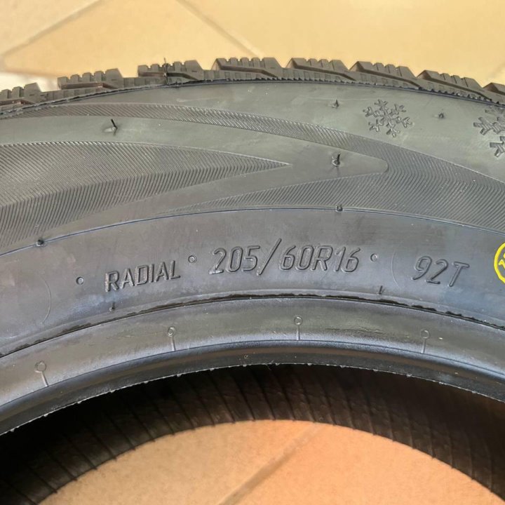 Viatti Brina Nordico V-522 205/60 R16 92T