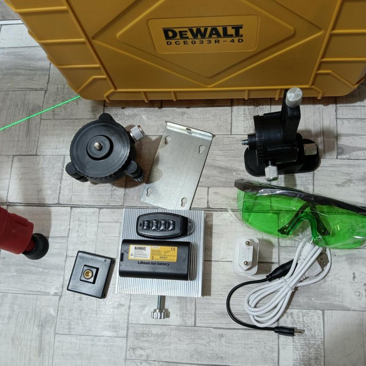 Лазерный уровень dewalt 4 d 350 ( со штативом)