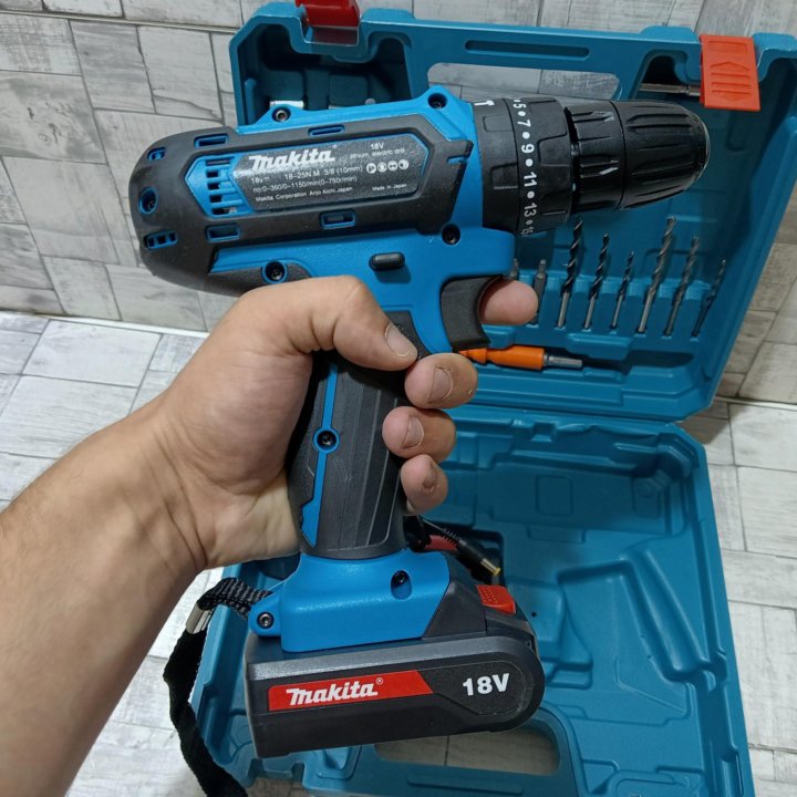 Шуруповерт Makita 18 v с набором