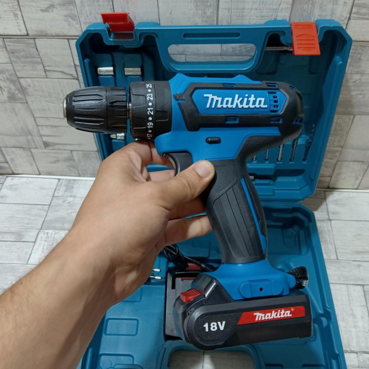 Шуруповерт Makita 18 v с набором