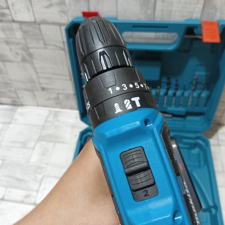 Шуруповерт Makita 18 v с набором