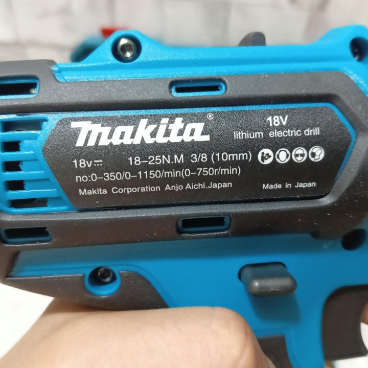 Шуруповерт Makita 18 v с набором