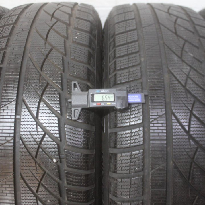 Шины R17 Momo SUV Pole W-4 225/65/R17 4шт