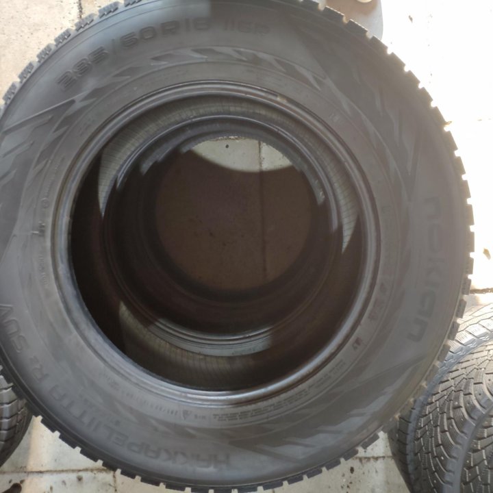 Nokian 285/60/18 зима 3шт