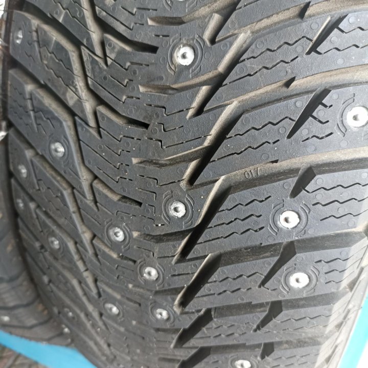 Зимняя резина 235/65 R-17 