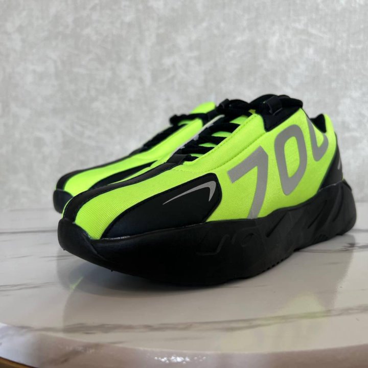 Кроссовки Adidas Yeezy 700