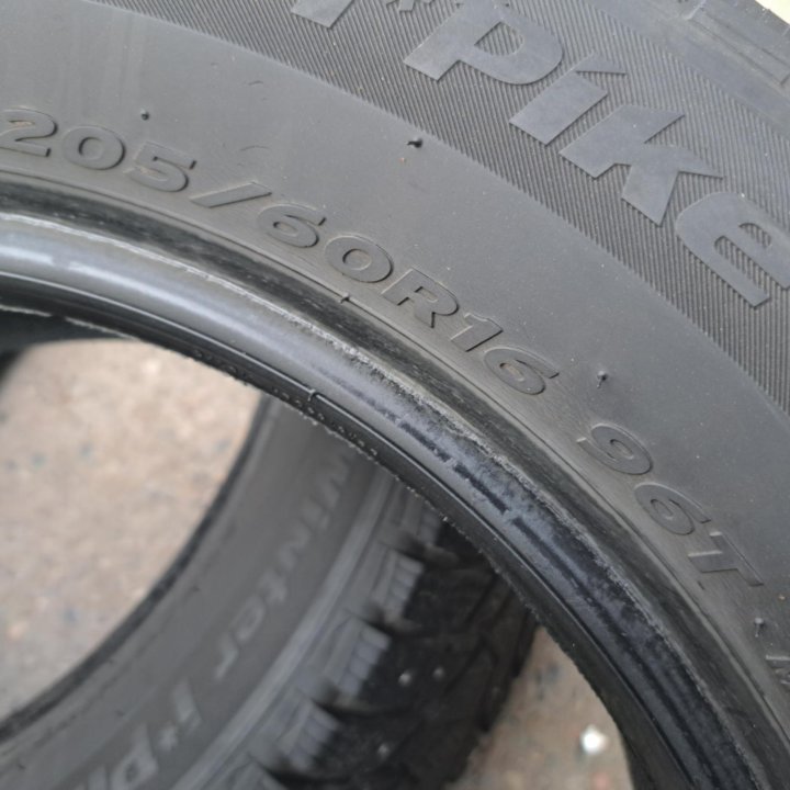 205/60/16 Hankook Winter i