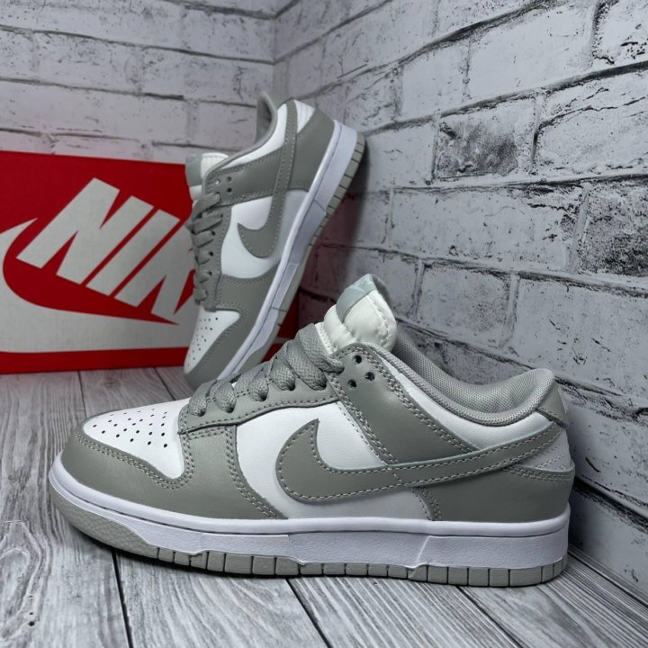 Кроссовки Женские Nike Dunk Low Retro