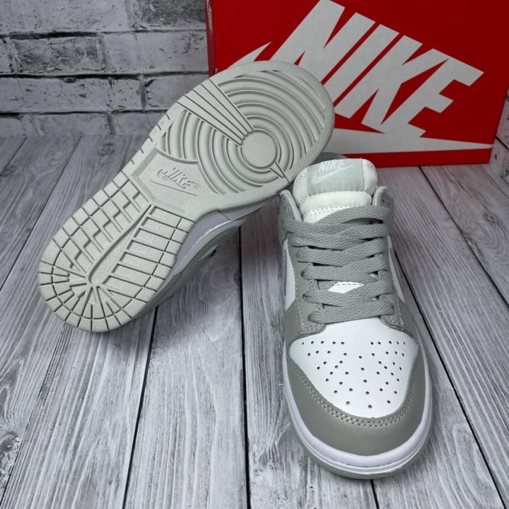 Кроссовки Женские Nike Dunk Low Retro