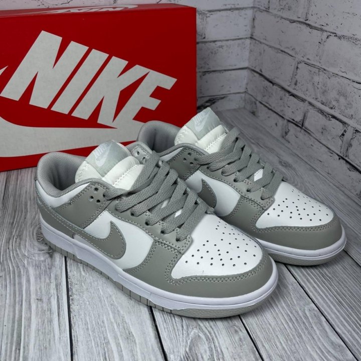 Кроссовки Женские Nike Dunk Low Retro