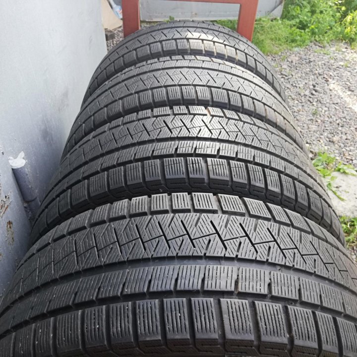 Комплект Pirelli Ice Asimmetrico 235/50 R18