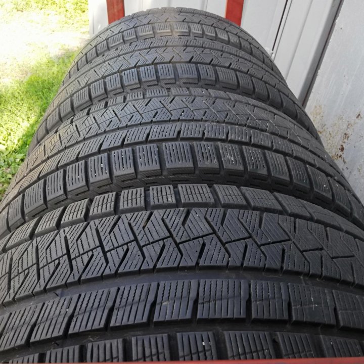 Комплект Pirelli Ice Asimmetrico 235/50 R18