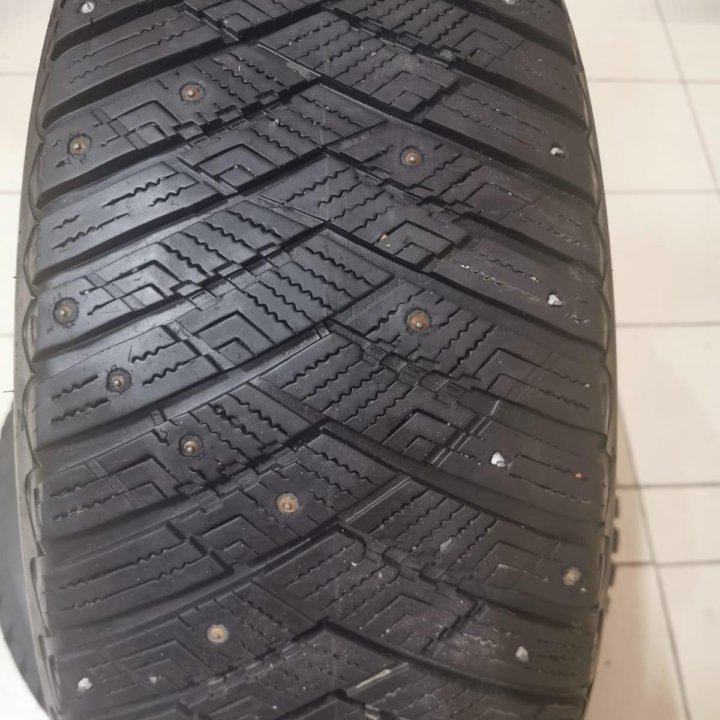 Goodyear Ultra Grip Ice Arctic 2 SUV 275/60 R20