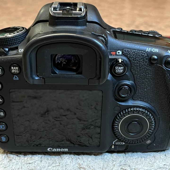 Зеркальный фотоаппарат Canon EOS 7D