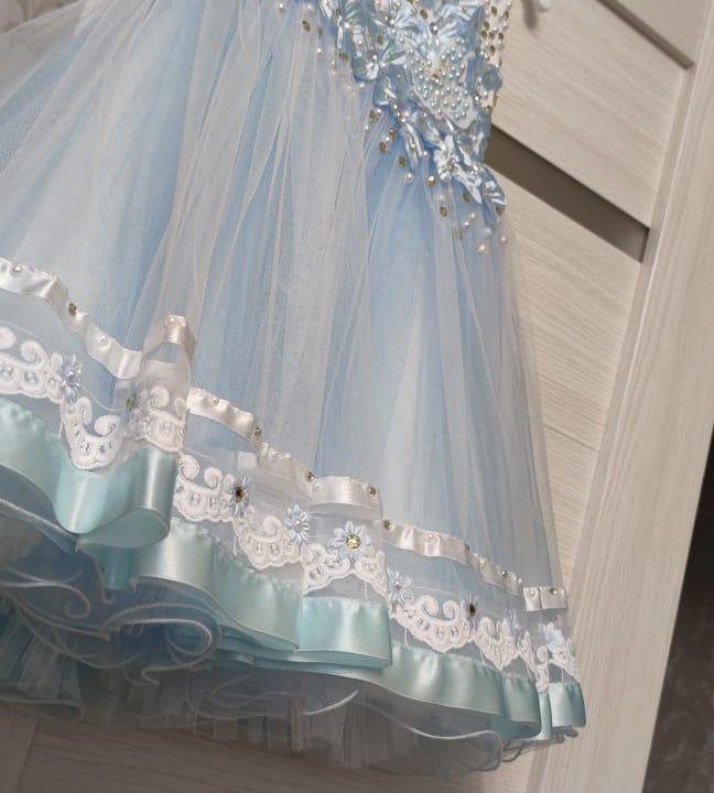 Красивое пышное платье для принцессы