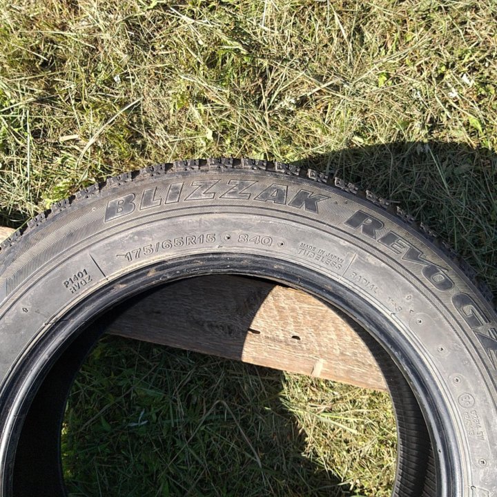 Пара японских шин 175/65R15 Bridgestone