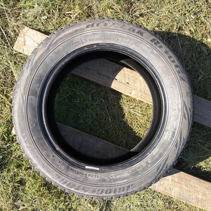 Пара японских шин 175/65R15 Bridgestone