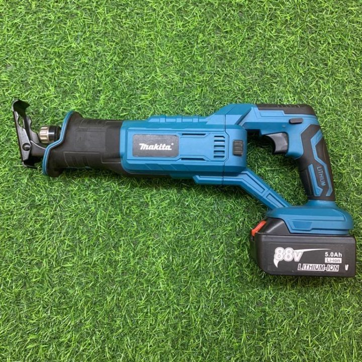 Сабельная пила Makita LM 88v