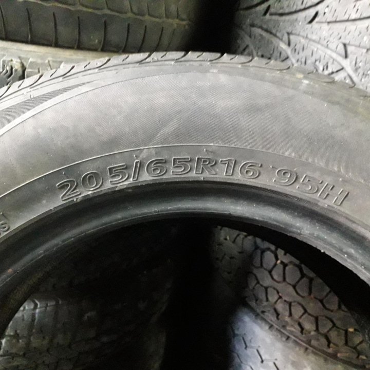 Одна шина Kumho 205 65 R16