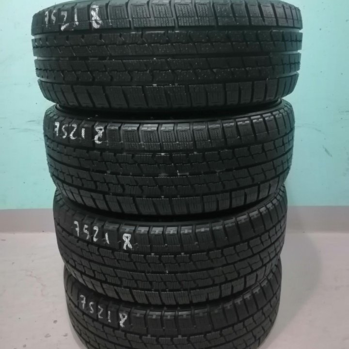 Комплект (№336) зимних шин 215/65R16 изЯпонии